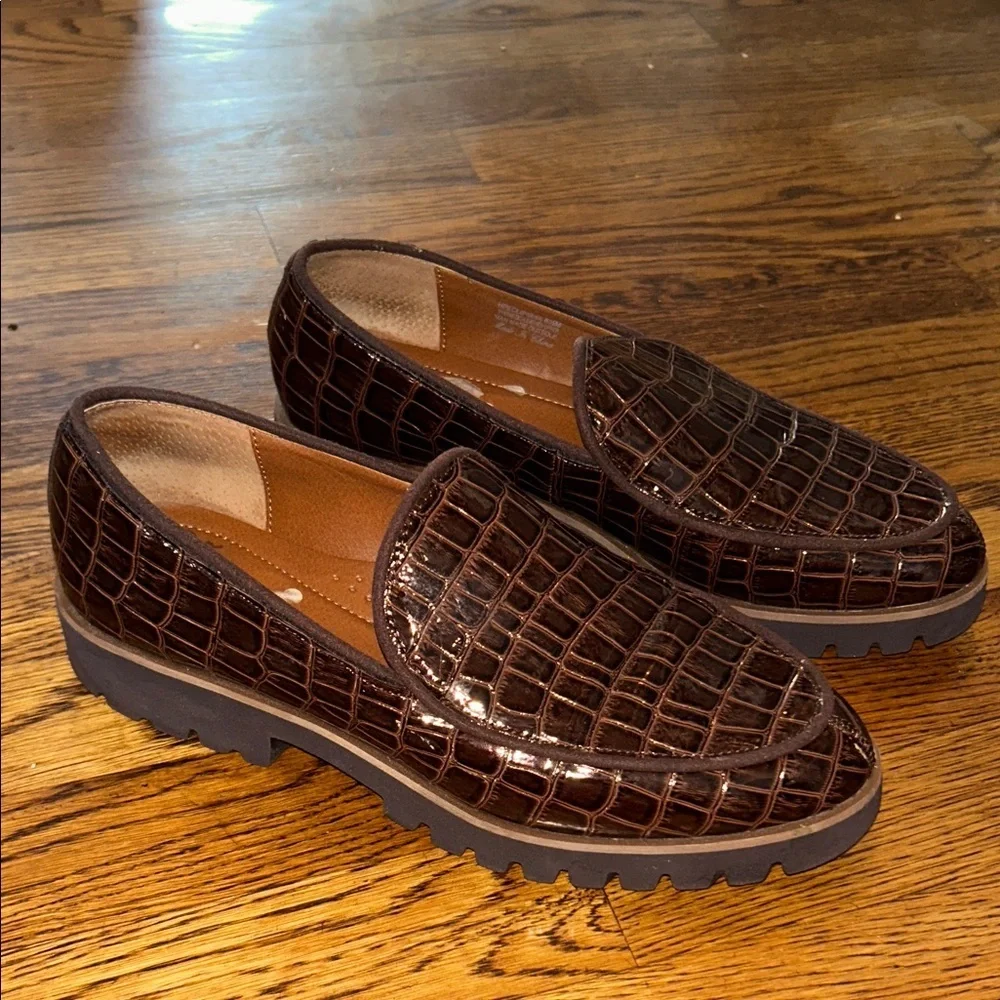 Donald Pliner Croc Embossed Leather Loafers – Women’s 8.5